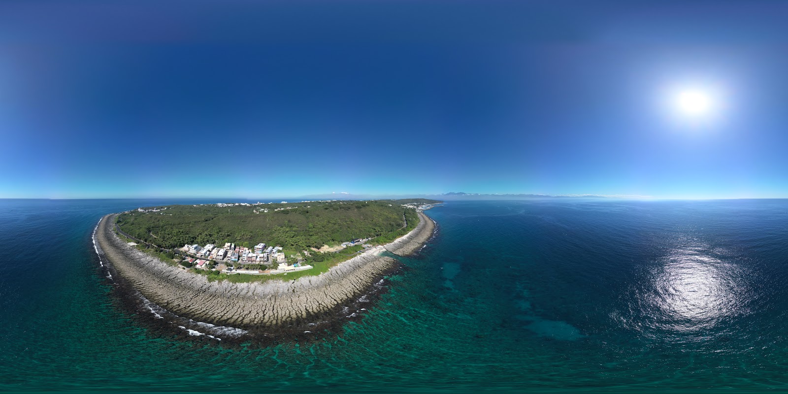 小琉球厚石海岸空拍鳥瞰，珊瑚礁岩海岸線壯觀景色