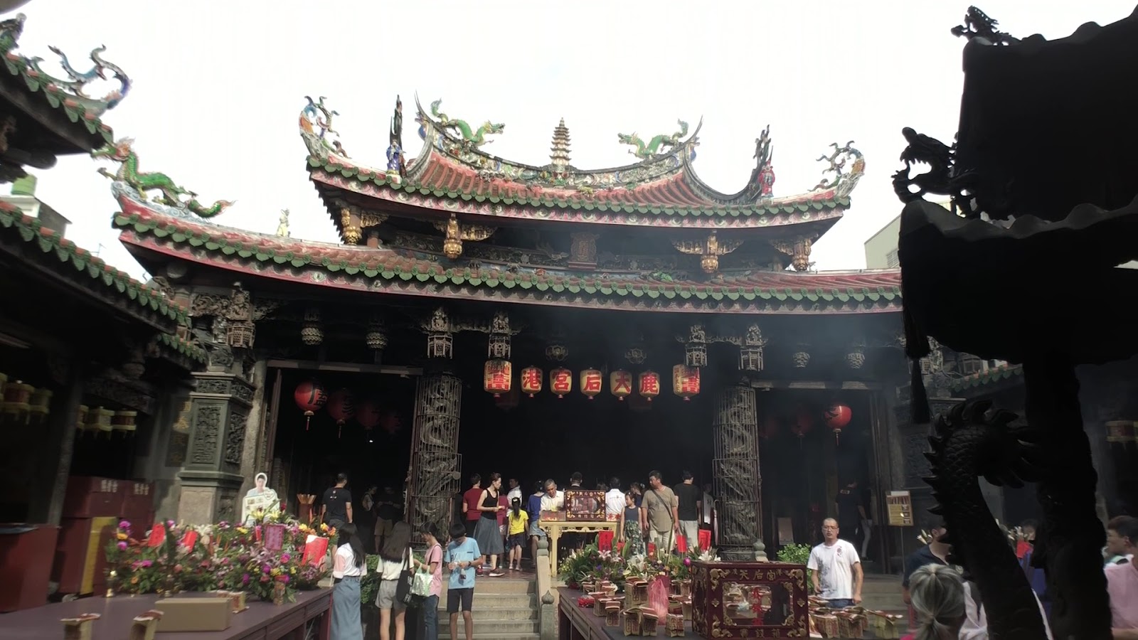 鹿港天后宮外觀，傳統閩南式廟宇建築巍峨壯觀