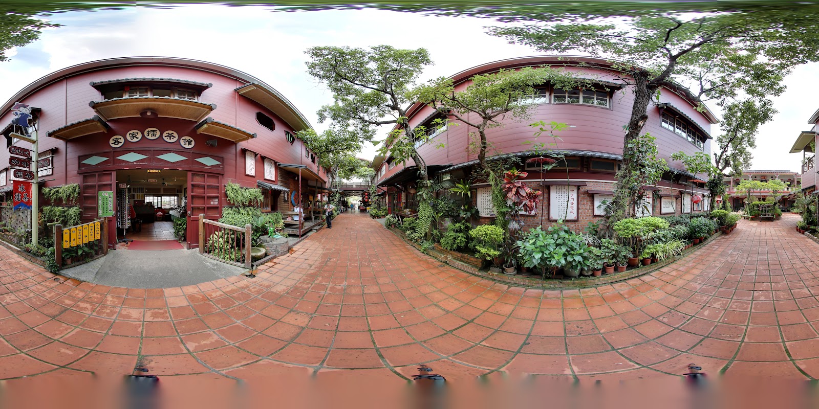 美濃民俗村客家擂茶館360度全景，磚紅步道環繞