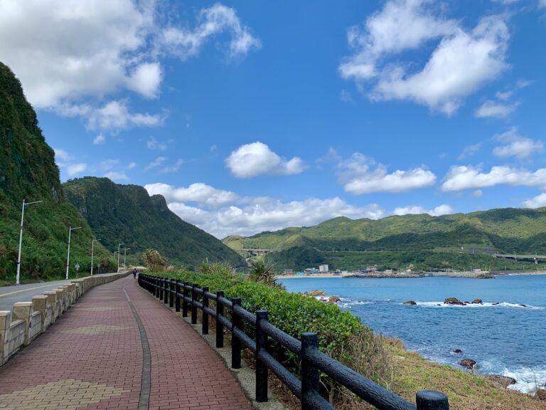 台灣最強海線景點懶人包：9大海景步道、親子沙灘與夕陽秘境一次收錄