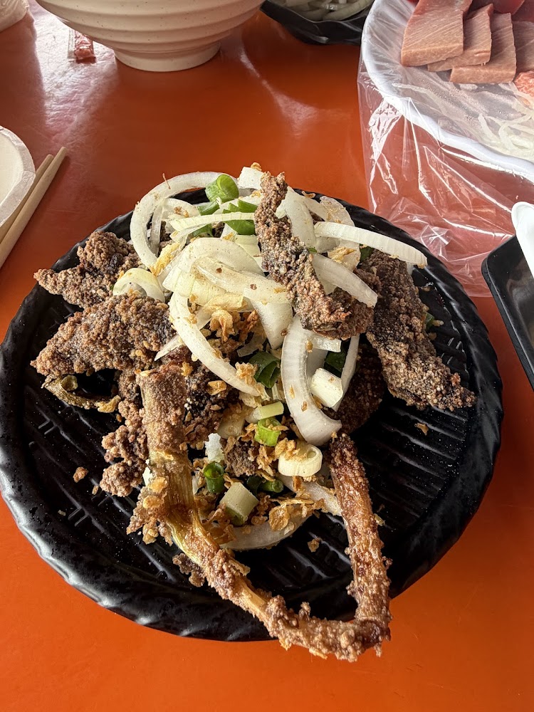 屏東黑鮪魚季懶人包：精選 8 間東港黑鮪魚名店，從華僑市場吃到停車場隱藏版