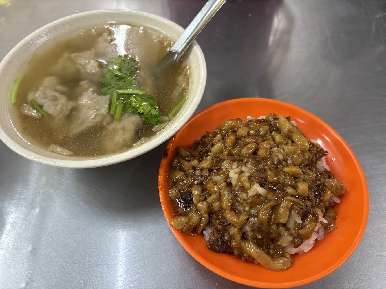 基隆滷肉飯懶人包 8 間人氣名店排行與口味比較一次看