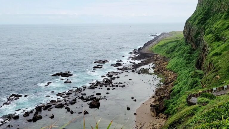 免費濱海步道懶人包：全台 8 條海景步道一次看，夕陽、山海稜線、親子散步路線精選