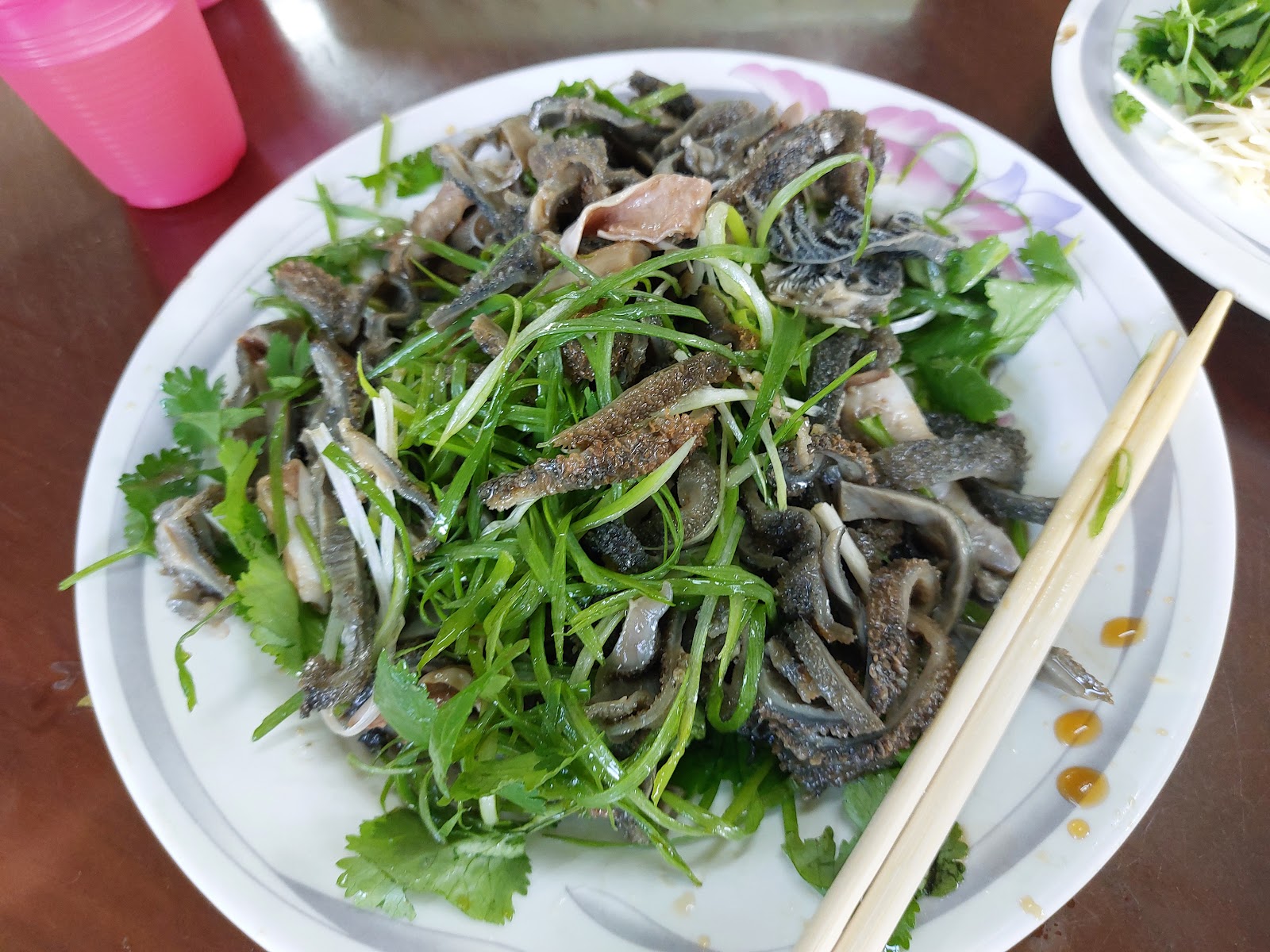 彰化溪州隨意吃土羊料理店招牌涼拌羊肚（毛肚），韭黃點綴
