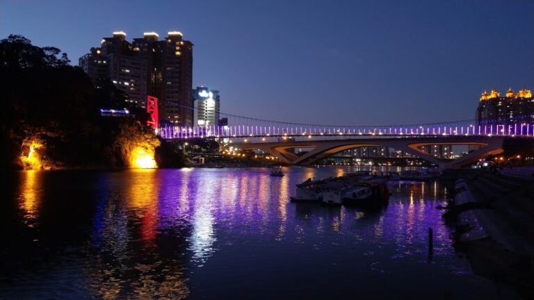 碧潭水舞季懶人包：新店碧潭散步、吊橋夜景、水岸美食與步道一次玩