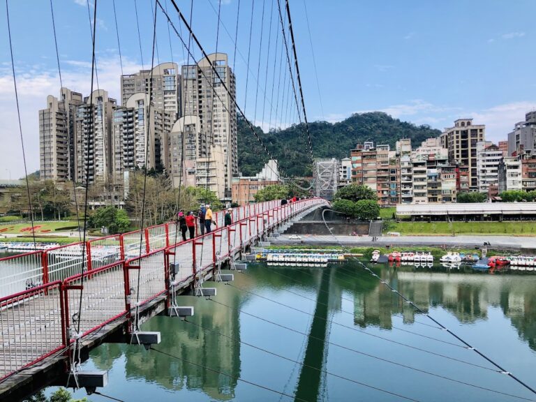 碧潭廊道懶人包：新店碧潭散步、吊橋、美食與生態景點一次玩
