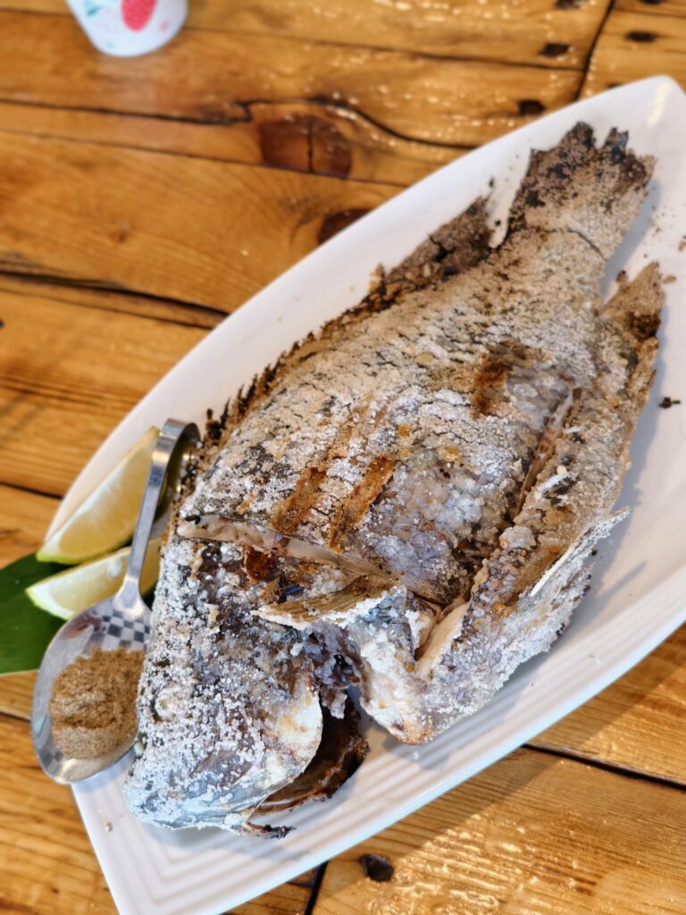 海人上菜深度評測：都蘭台11線上的預約制海味私房料理，鹽封活烤魚與海人炒飯必吃
