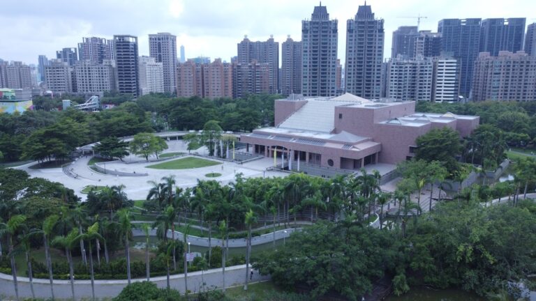 高雄市立美術館深度旅行指南｜公園、生態與展覽一次收藏的高雄藝文散步地圖