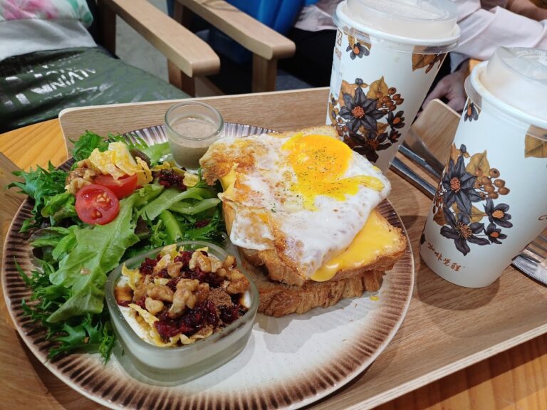 咖啡覺醒美術店深度評測 高雄美術館商圈早午餐與咖啡店實訪推薦