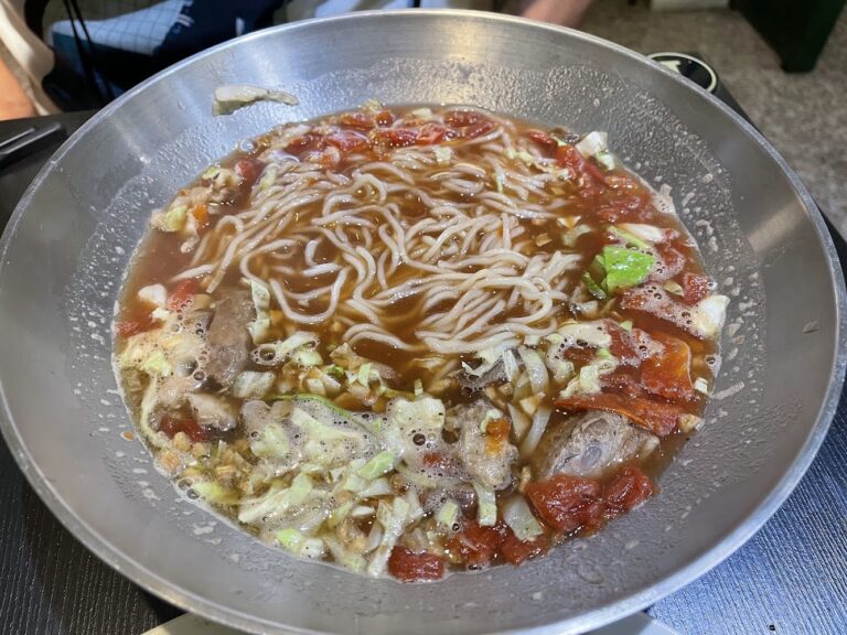 喬治麵鋪深度開箱，高雄美術館周邊值得專程一吃的文青麵店