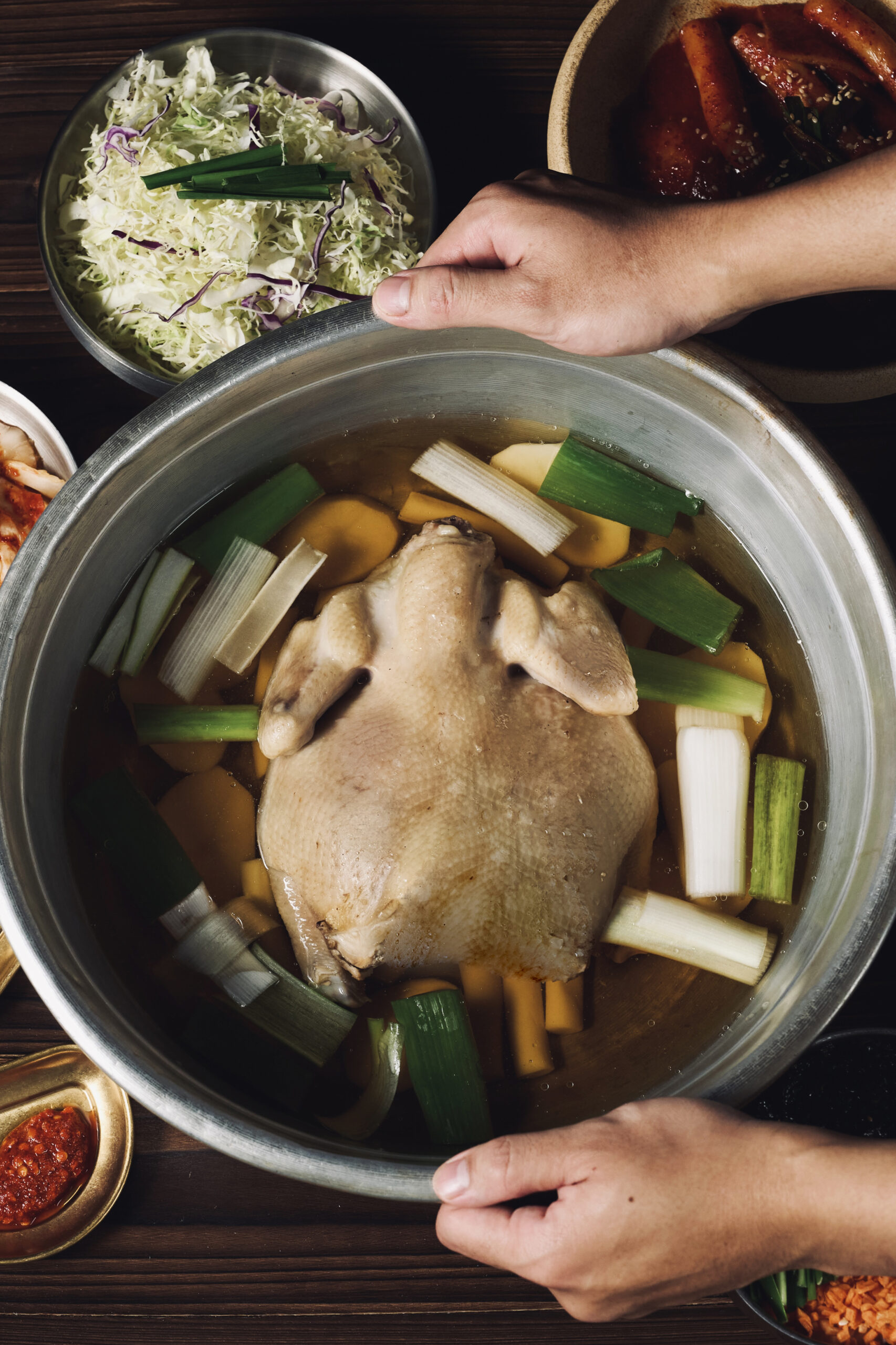廣藏一隻雞高雄美術館美食深度評測：韓式雞湯三吃、環境氛圍與人氣餐點一次看