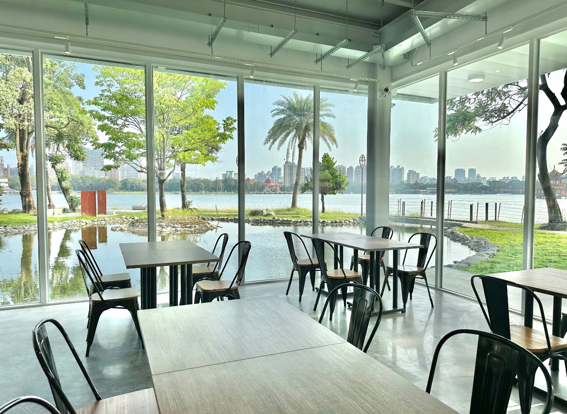 泮咖啡深度評測 高雄左營蓮池潭湖景咖啡館早午餐與聚餐指南