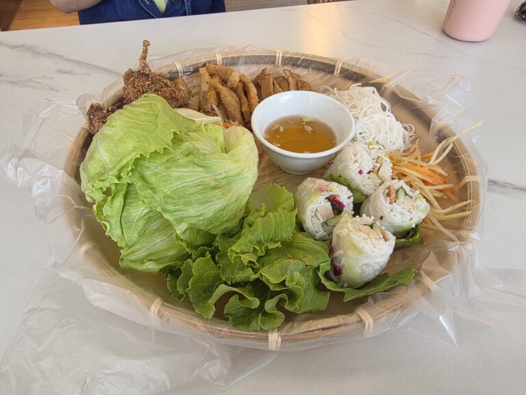 越好吃越南料理竹北店深度評測，竹北清爽系越式餐廳的聚餐與單人用餐指南