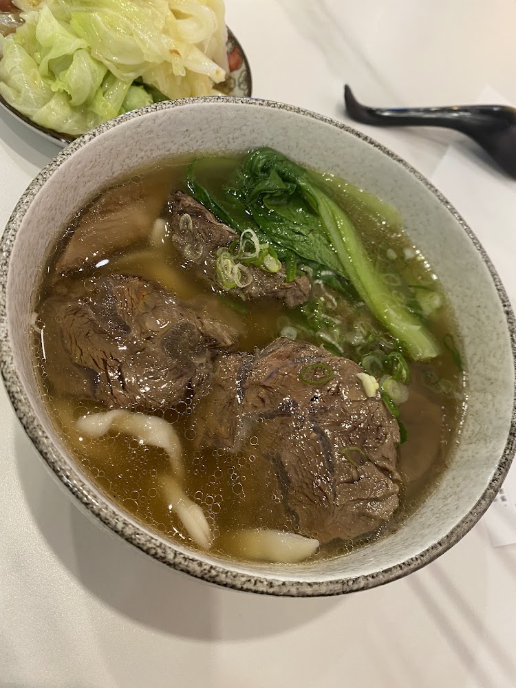 泰余麵清燉牛肉麵深度評測｜竹北清燉牛肉麵推薦，湯頭清爽有層次的小店實訪
