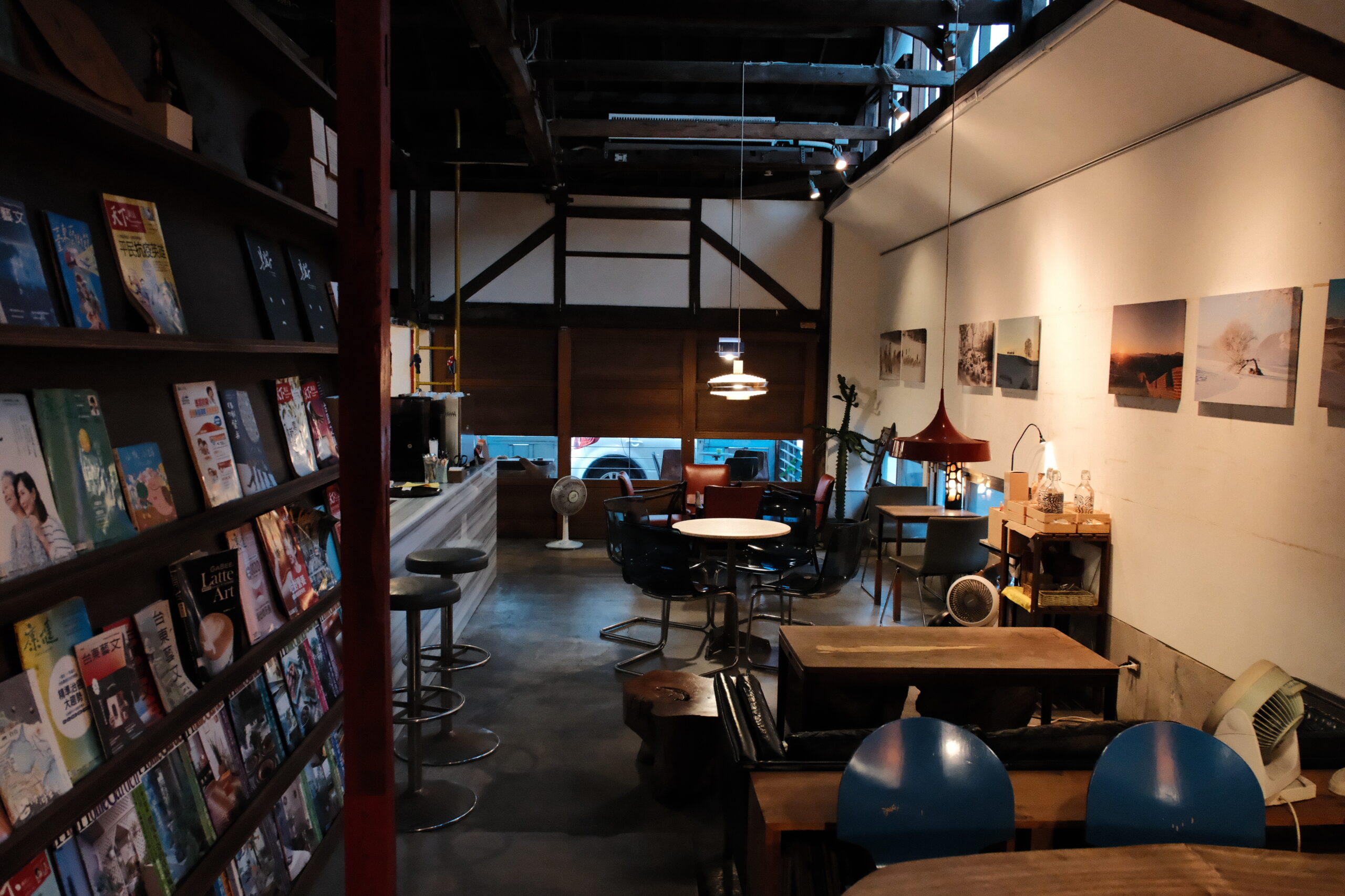 小曼咖啡店深度評測 台東老屋咖啡館裡的書香、鬆餅與療癒午後