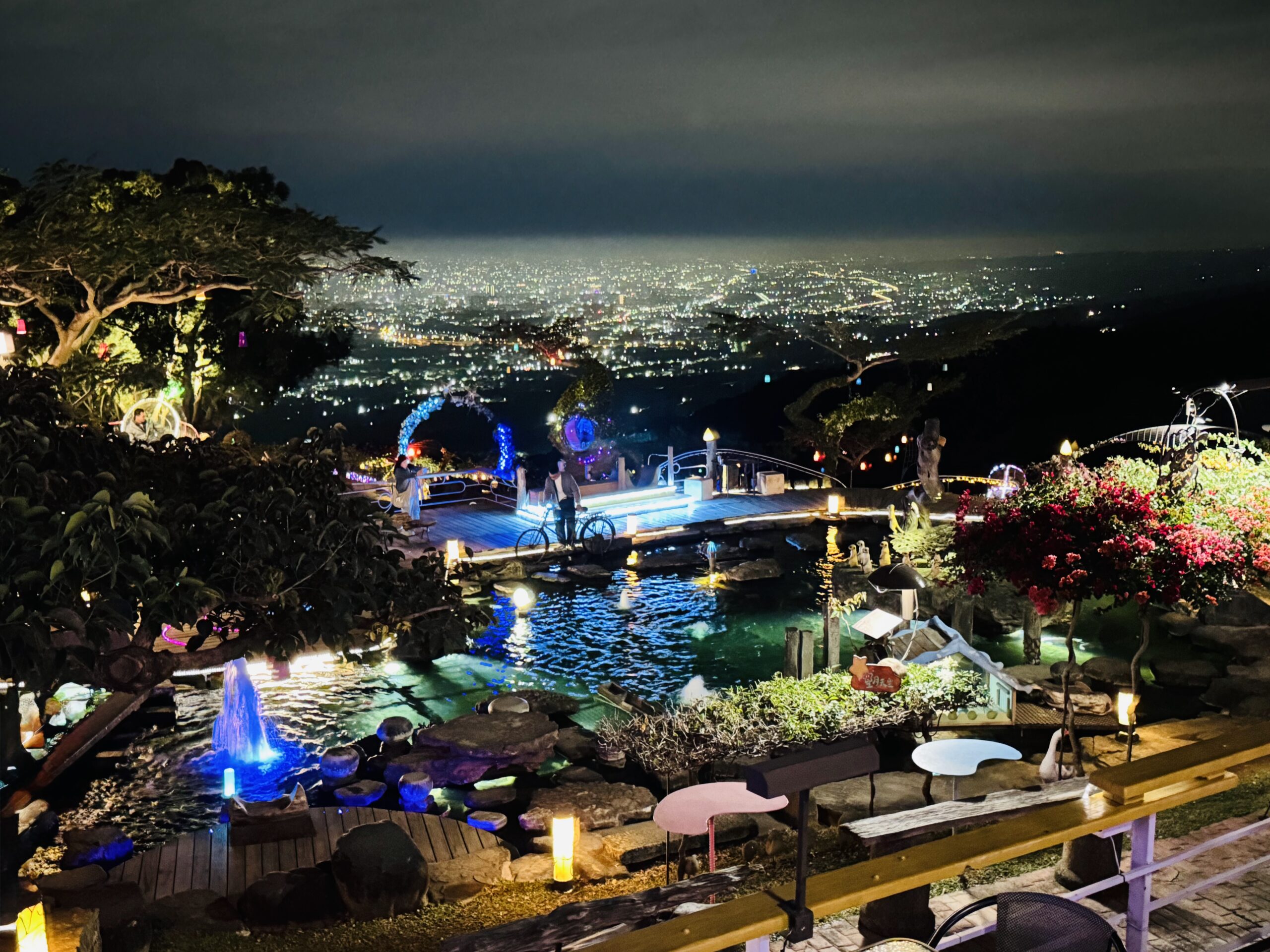 星月天空景觀餐廳深度開箱：夜景、動物互動、火鍋餐點與入園攻略一次看
