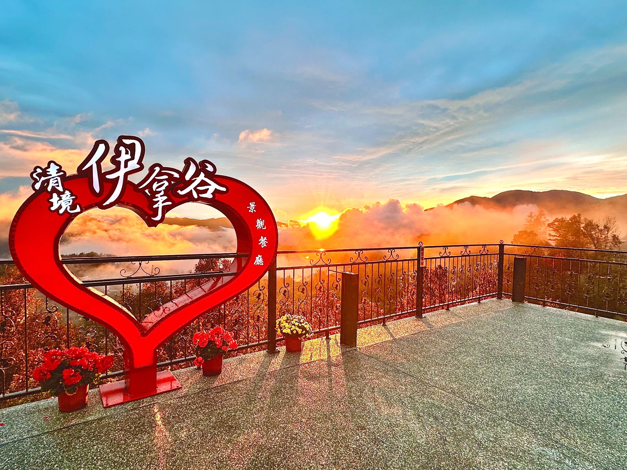 伊拿谷景觀餐廳深度評測：清境人氣甕缸雞、山景合菜與用餐體驗一次看