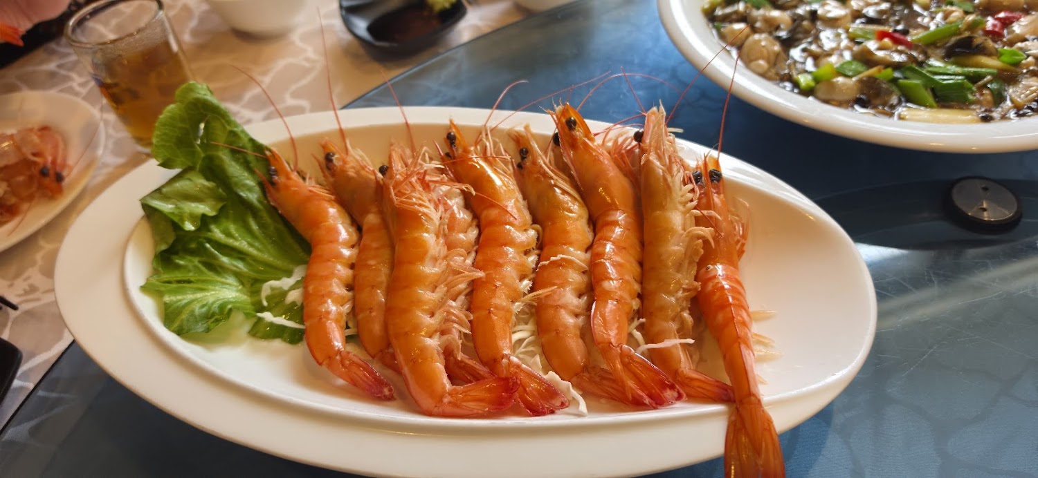 佳珍海產餐廳懶人包：東港黑鮪魚、蜂巢蝦與停車攻略一次看