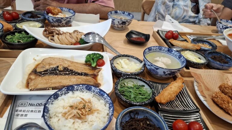 漁行口食堂深度評測：東港王船文化館裡最值得停留的一餐，套餐、飯湯與海港風空間一次看