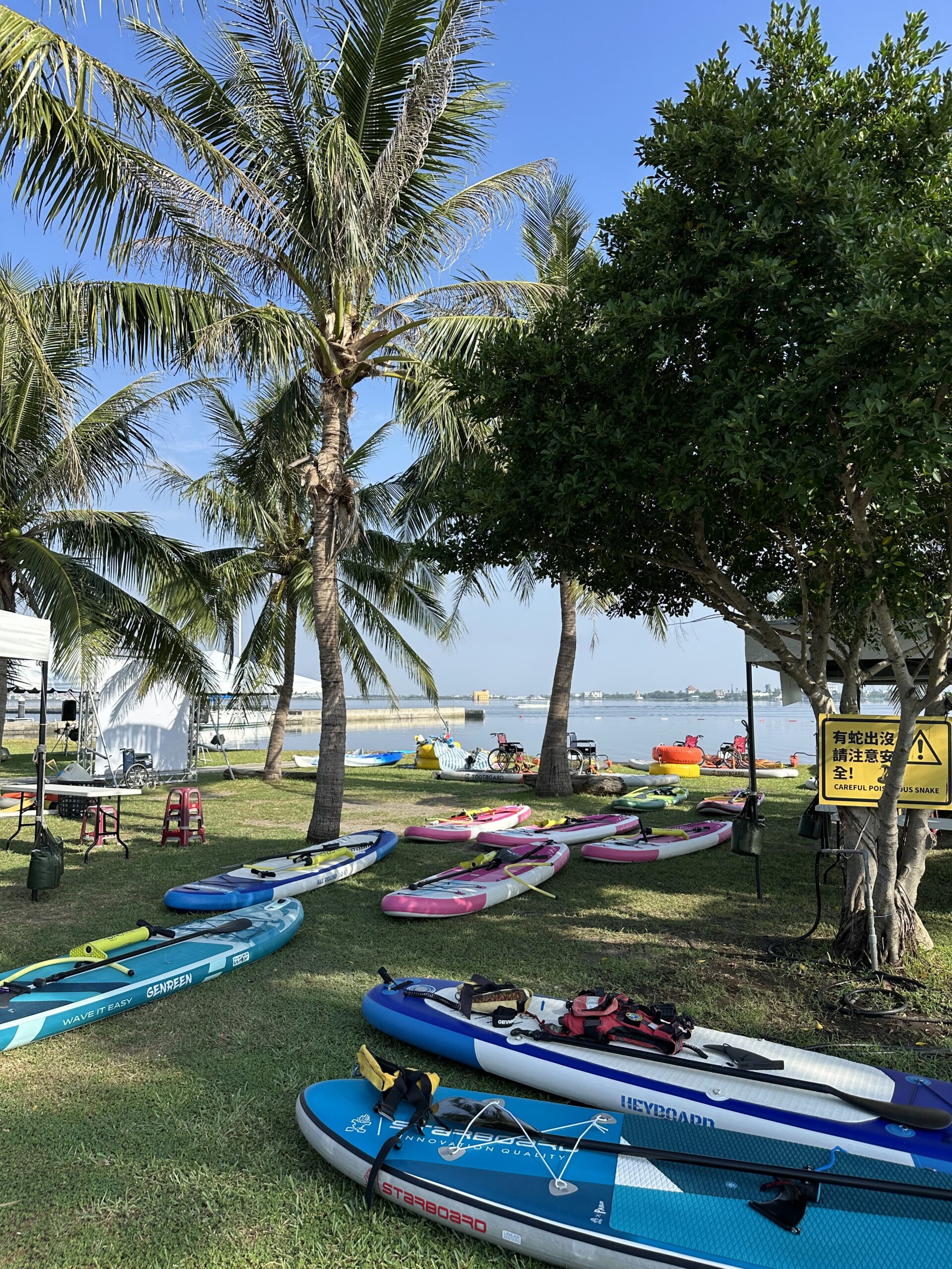 大鵬灣帆船基地深度旅遊評測：SUP、獨木舟、帆船風景與親子悠閒玩法一次看