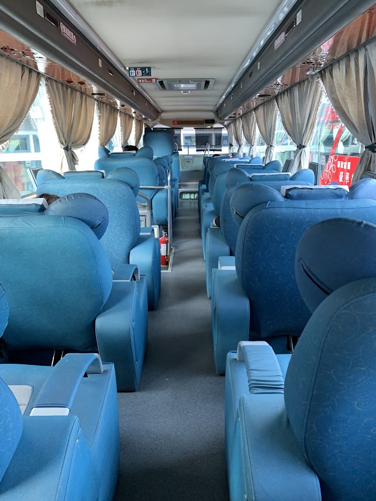 和欣客運板橋高雄搭乘全攻略：板橋上車到高雄夜車實測、候車環境與服務深度評測