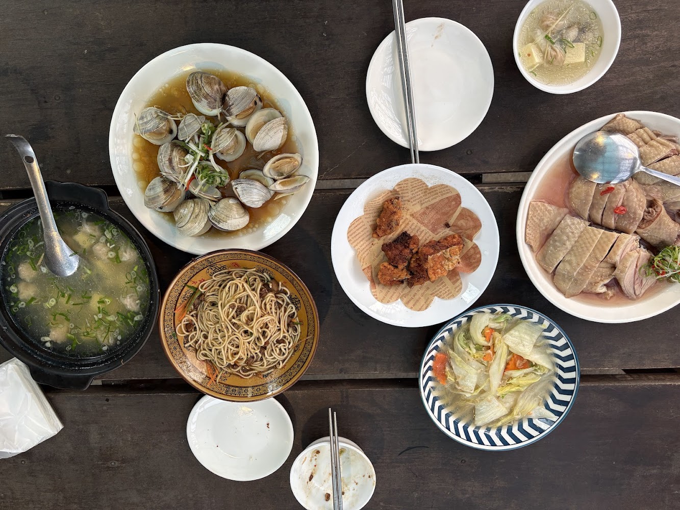 蝦寮食堂深度開箱｜南竿必吃石屋海鮮食堂，在地風味與人氣桌菜一次看