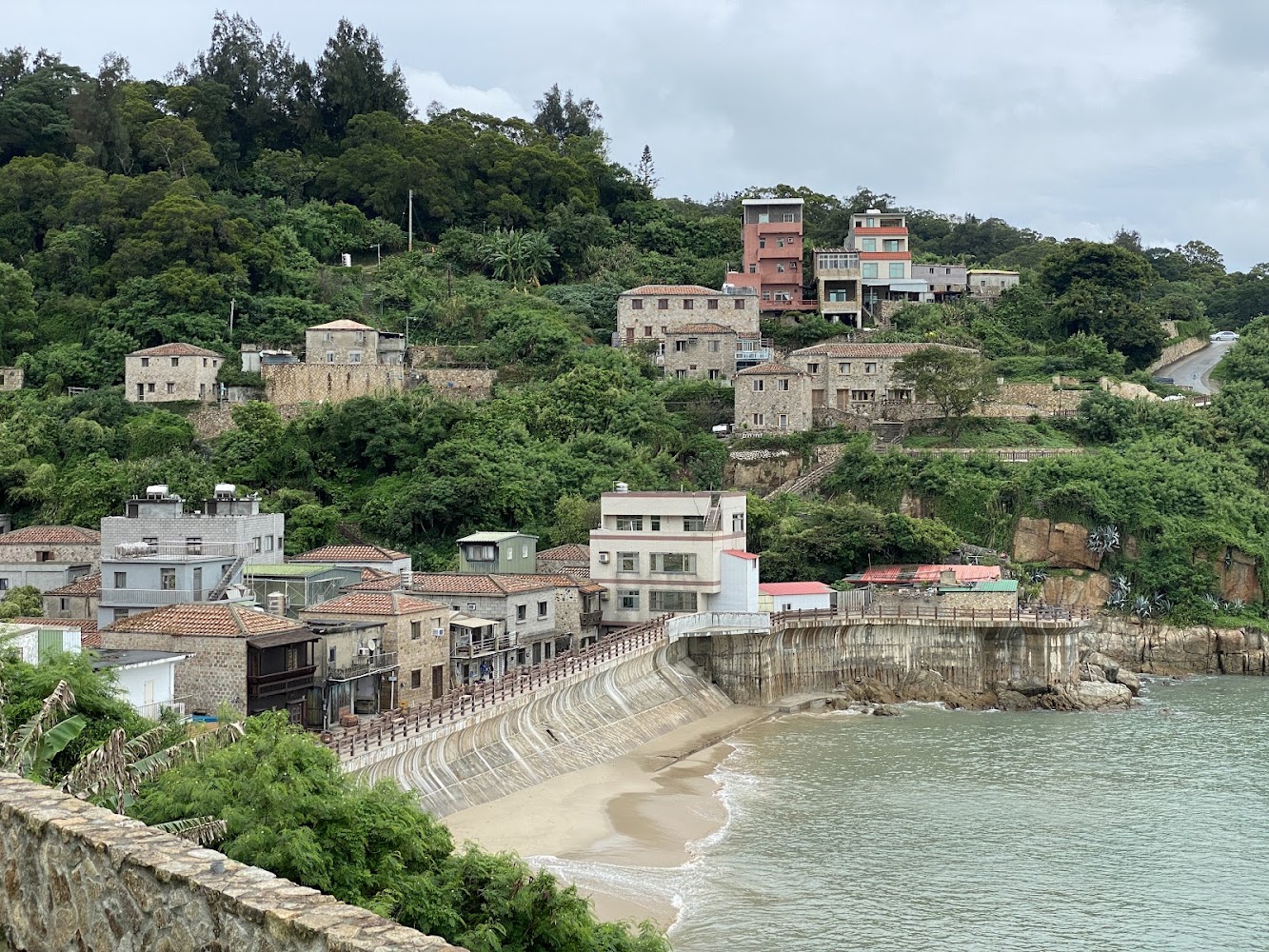 津沙聚落深度旅遊指南：南竿最美石厝漁村、沙灘夕陽與聚落散策一次看