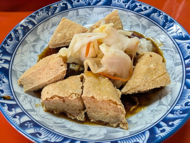 假日小館深度評測：北竿塘岐村的人氣台味熱炒與臭豆腐口袋名單