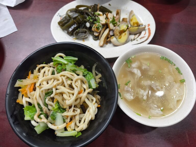 萬家香二店深度開箱｜巷弄裡的家常麵食與餛飩湯，從環境到必點一次看