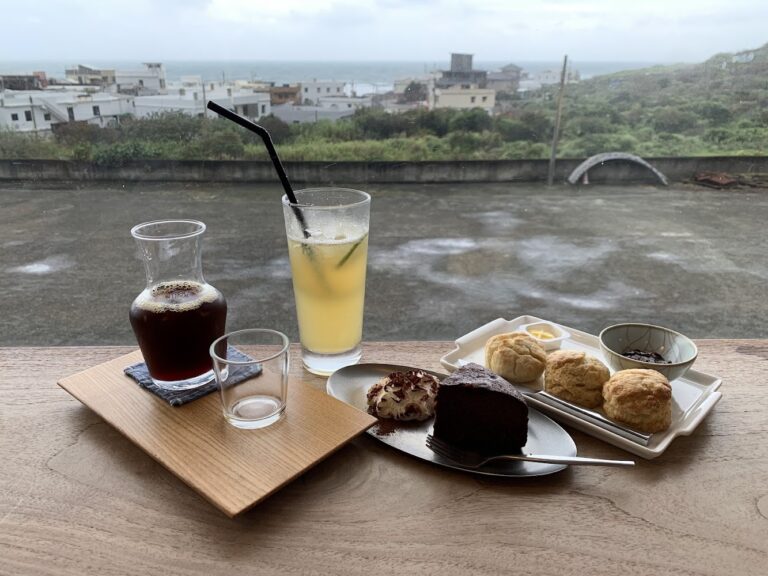 白日夢Tea Cafe深度開箱 北海岸石門海景咖啡與老教室氛圍一次看