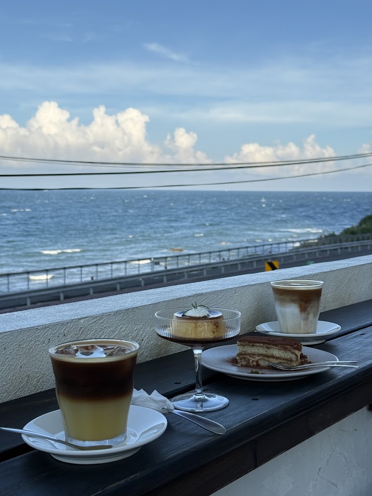 草里一號店深度開箱，北海岸海景咖啡與甜點控不能錯過的石門療癒據點