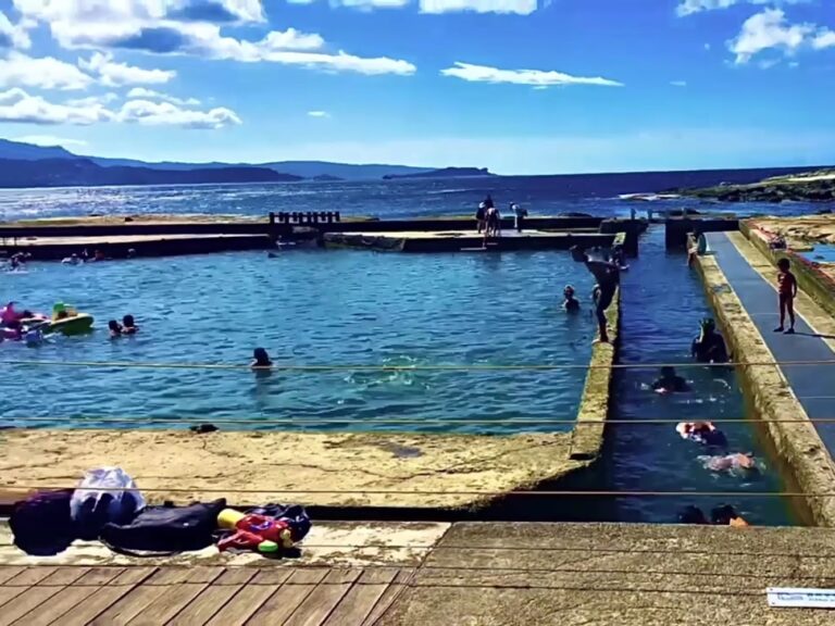基隆夏日戲水懶人包|8大親水景點一次看,溪水、海水泳池、沙灘與潮間帶玩法全收錄