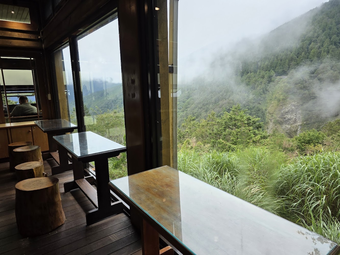 雲海咖啡館深度評測｜太平山上最值得停留的景觀咖啡館，美景、餐點與實訪體驗一次看