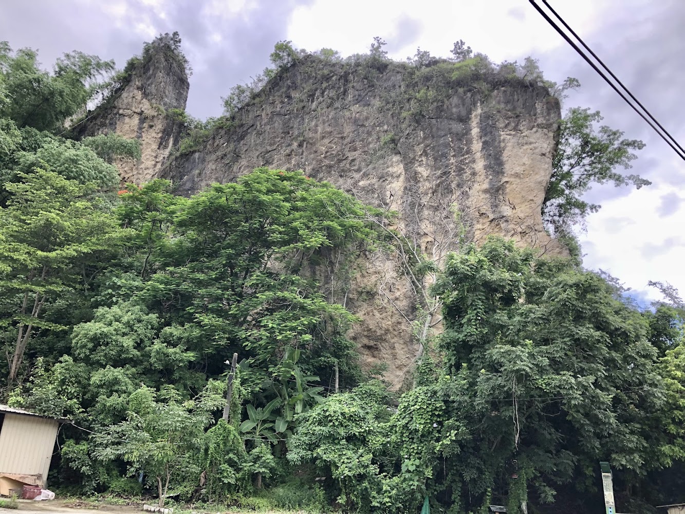 燕巢風景區深度漫遊：惡地奇景、雞冠山步道與泥火山一次看