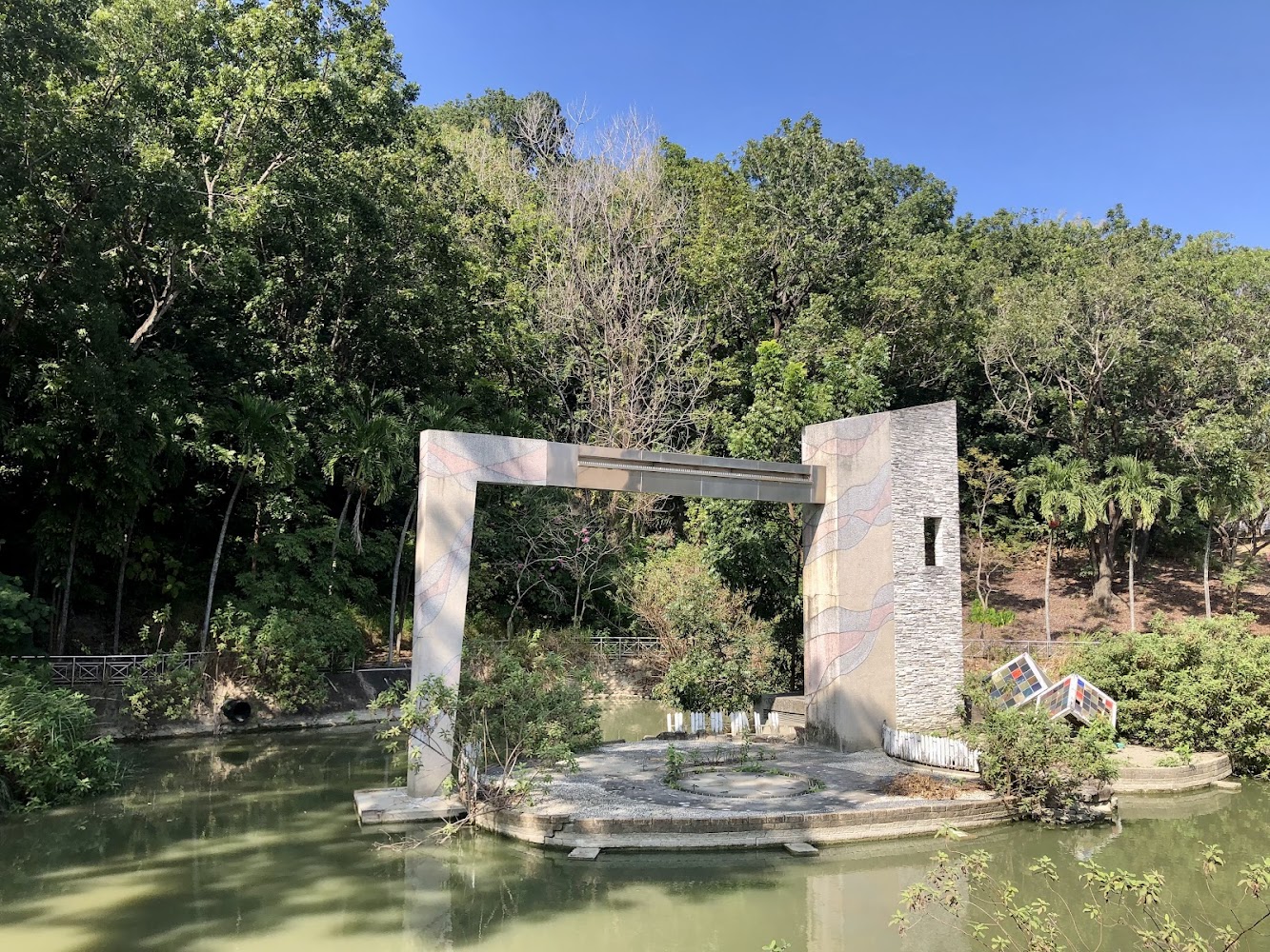 幻濂湖懶人包 高雄燕巢校園湖景與藝術裝置一次看