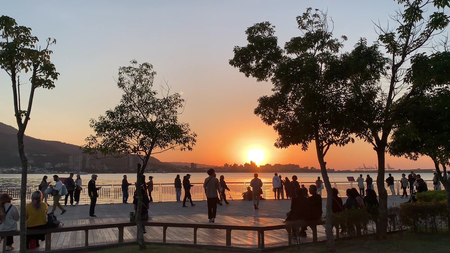 淡水一日遊懶人包：老街散步、金色水岸夕陽、漁人碼頭夜景一次收進行程