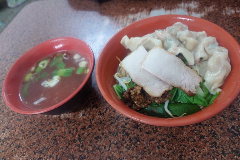 古早味舊菜市場麵攤深度開箱|燕巢舊市場旁的古早味麵食與餛飩湯實吃評測