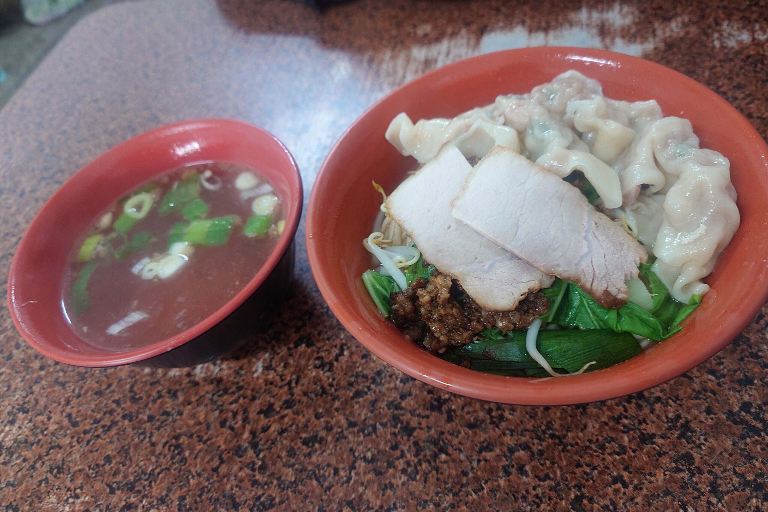 古早味舊菜市場麵攤深度開箱｜燕巢舊市場旁的古早味麵食與餛飩湯實吃評測
