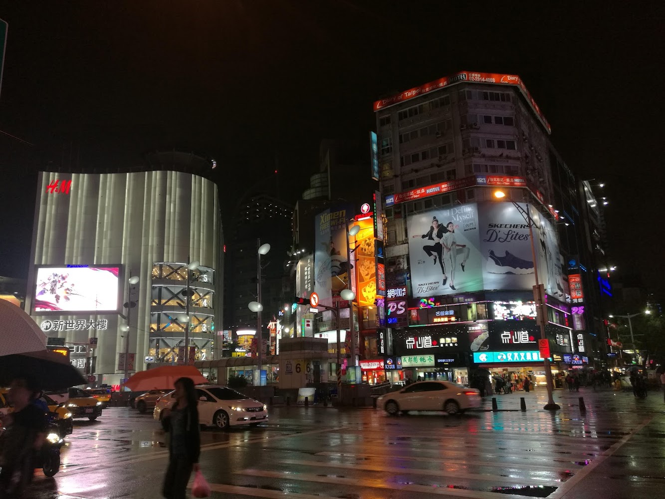 西門站玩樂全攻略 漫遊西門町夜景、街區散策與紅樓周邊亮點