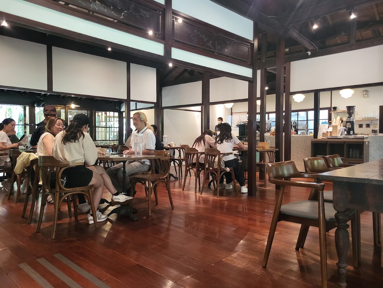 森林咖啡廳懶人包｜精選 8 間被綠意包圍的祕境咖啡、早午餐與山林系療癒空間