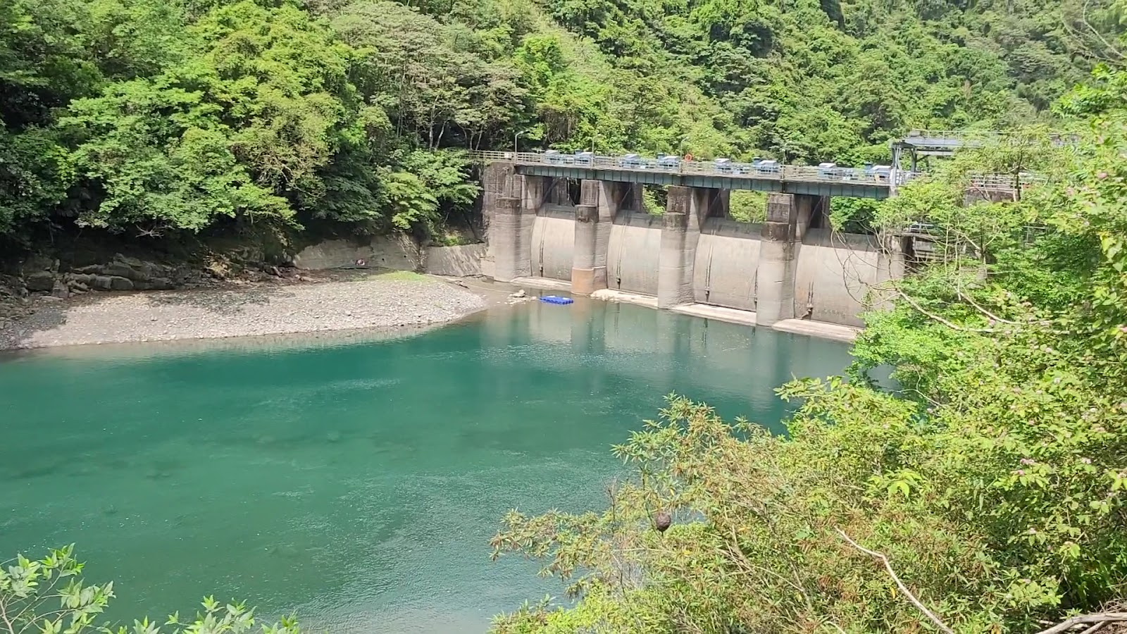 內洞森林遊樂區 水庫壩體 碧綠水潭 翠綠山林