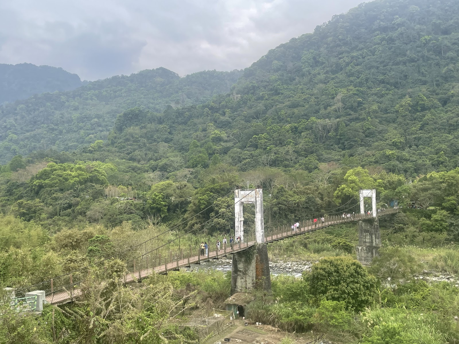 內灣吊橋俯瞰全景