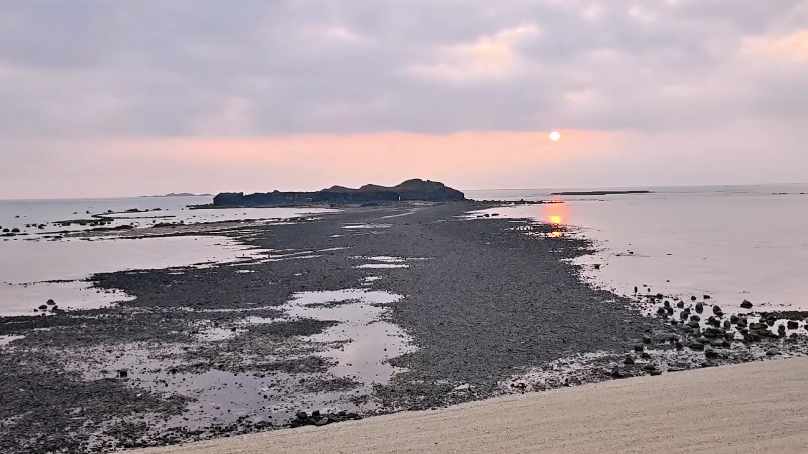 澎湖奎壁山摩西分海退潮砂礫步道夕陽