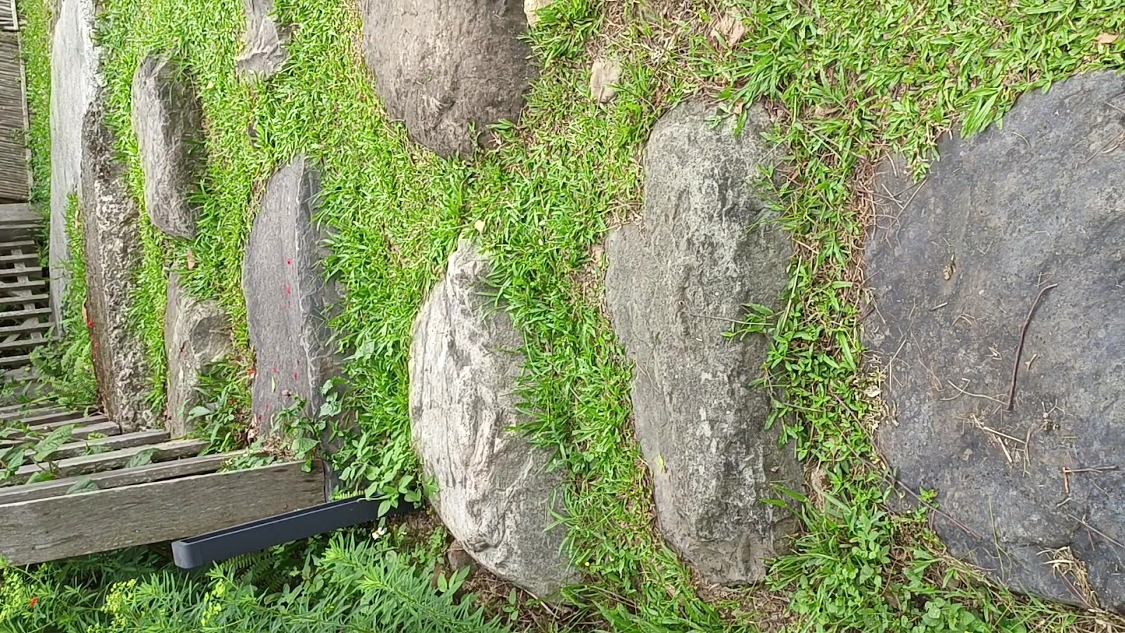 紙教堂園區石頭庭園景觀埔里南投景點散步