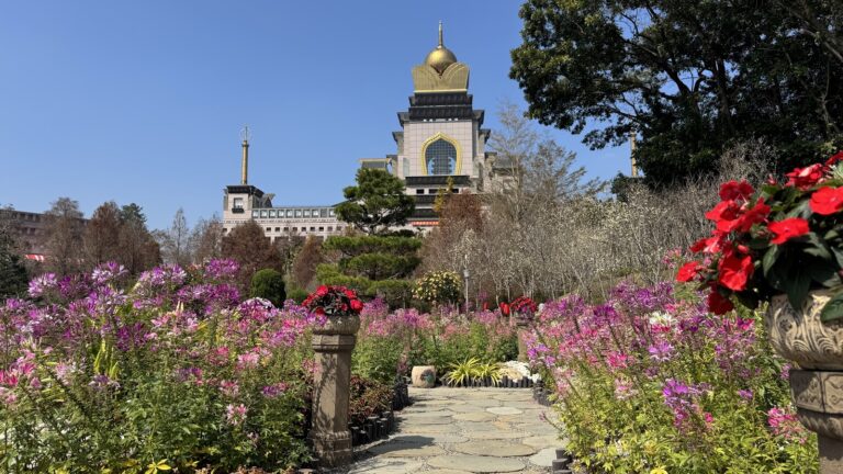 中台禪寺花海步道金色圓頂塔樓南投埔里必訪景點