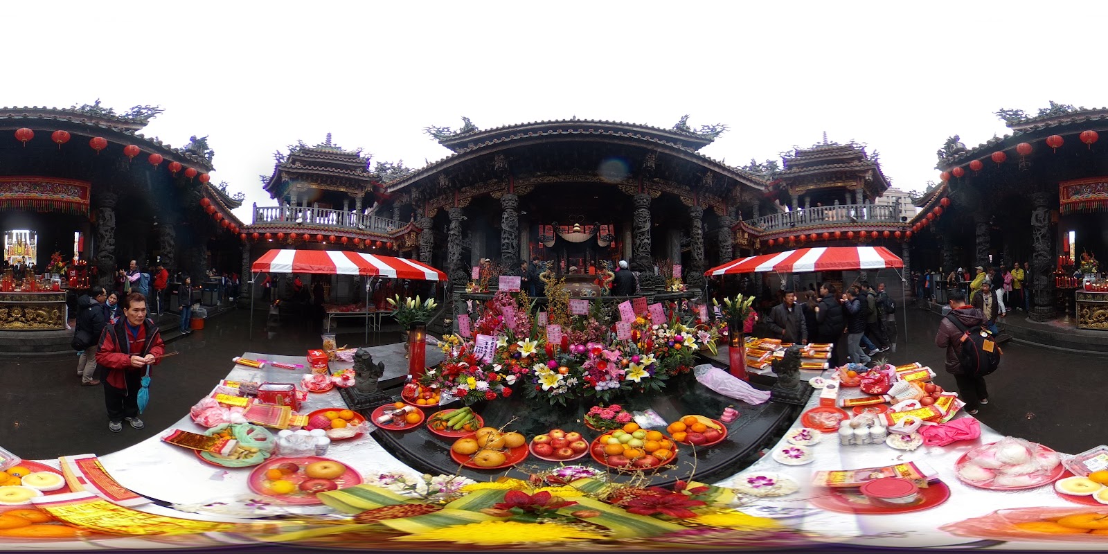 清水祖師廟廣場全景祭典鮮花水果祭品紅燈籠