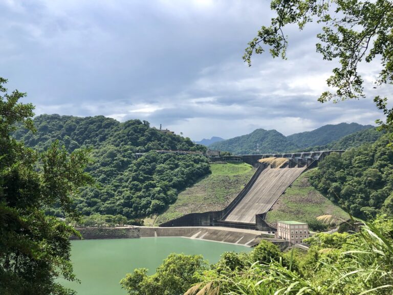 石門水庫大壩俯瞰全景 桃園大溪一日遊景點2026