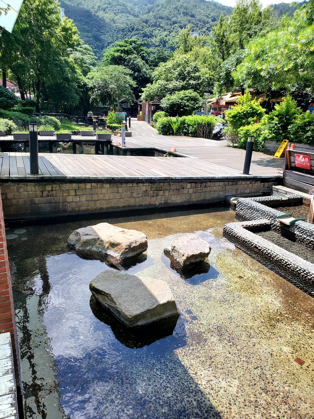 湯圍溝溫泉公園戶外泡腳池山景礁溪