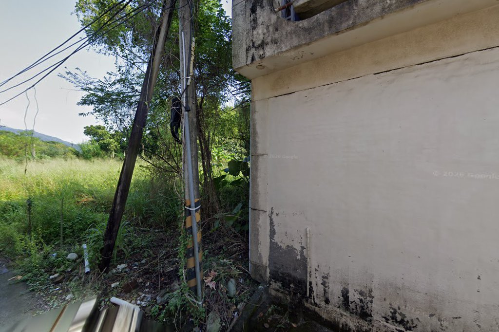 高雄六龜鄉間建築與草地景觀