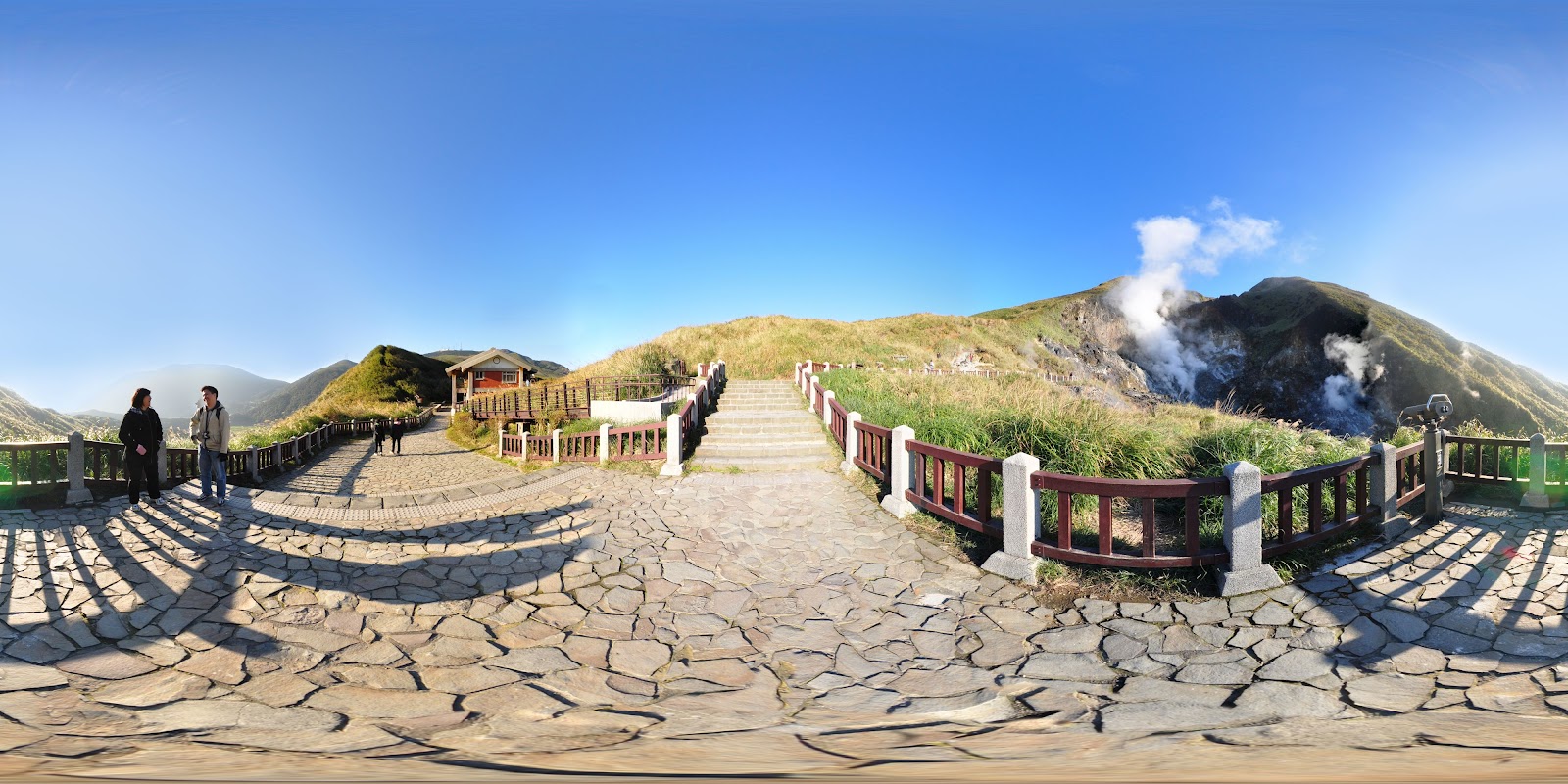小油坑觀景台360度全景，廣場石板地，藍天清晰